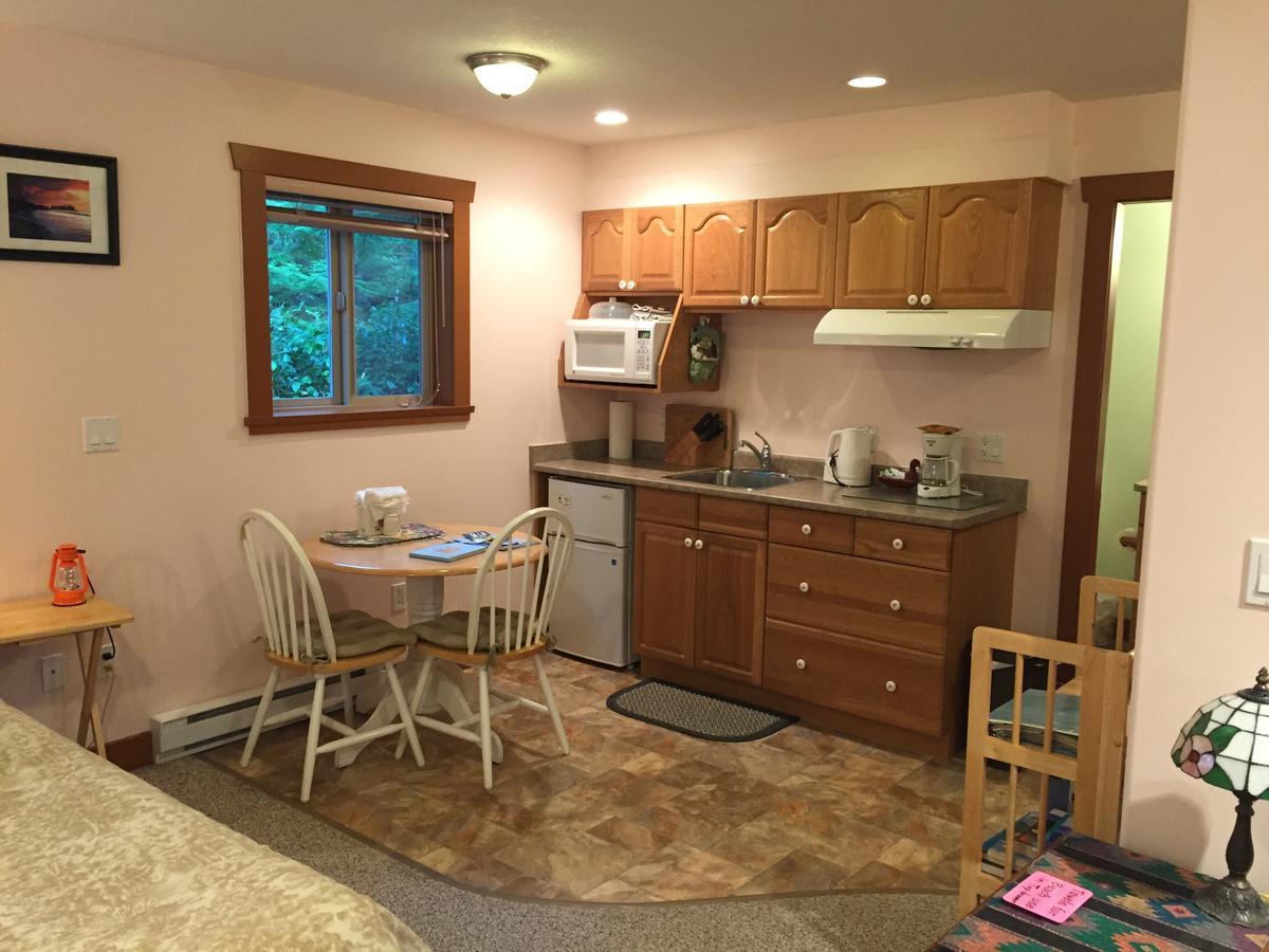 Summerhill Guest House Тофіно Екстер'єр фото