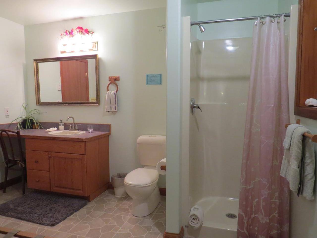 Summerhill Guest House Тофіно Екстер'єр фото
