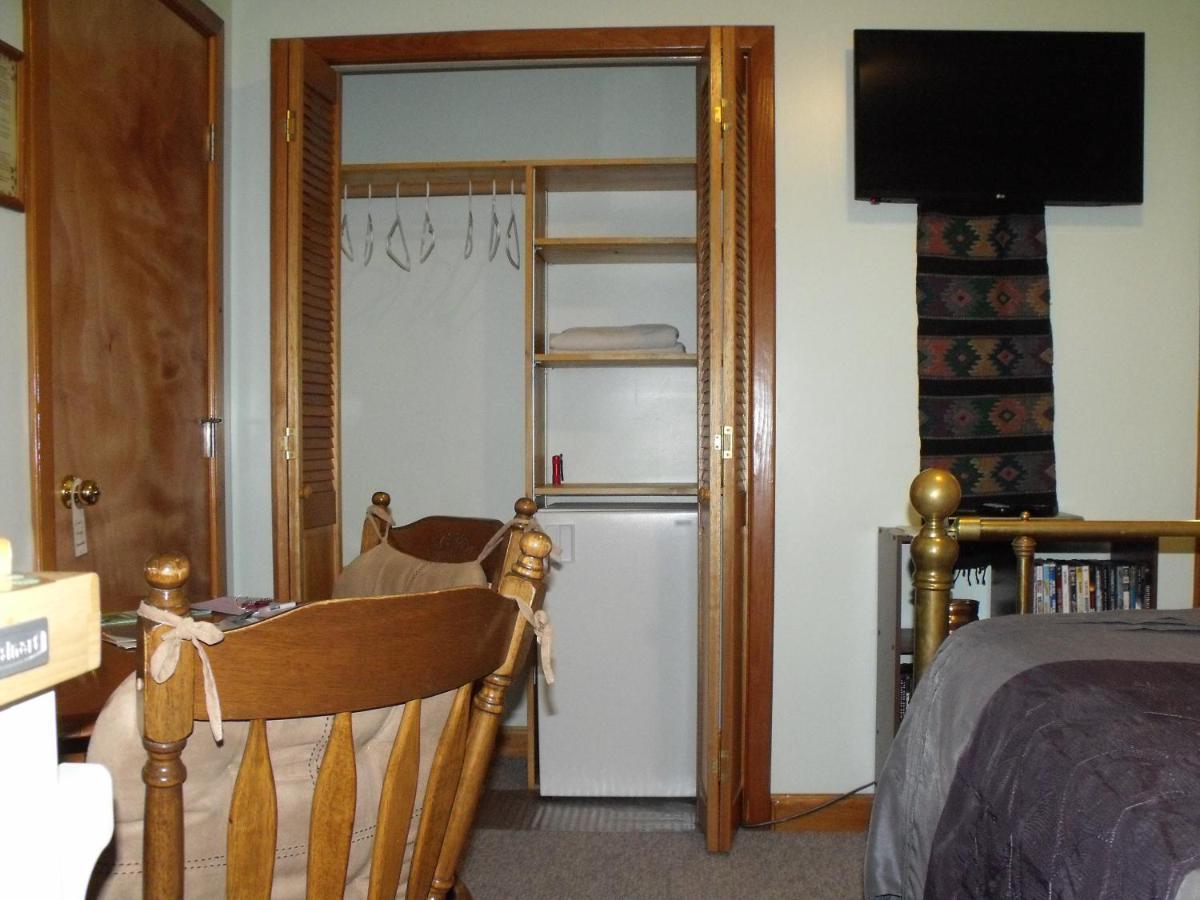 Summerhill Guest House Тофіно Екстер'єр фото